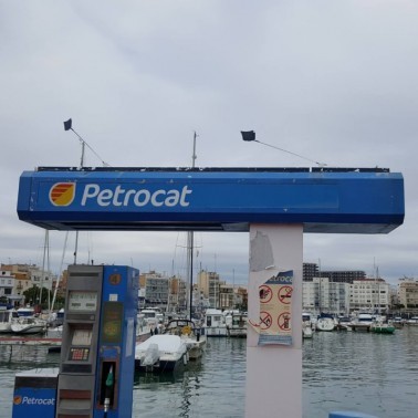 Bird Deterrent for Roof Installed at a Service Station to Prevent Seagulls from Landing