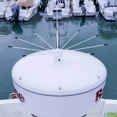 StopGull Keeper instalado sobre radar barco