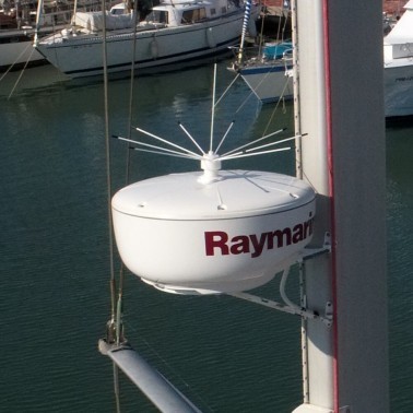 StopGull Keeper instalado sobre radar barco Vista Lateral