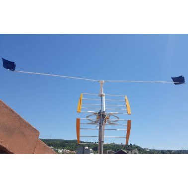Instalación del Espantapájaros para Antena en el tejado de una casa - Vista Frontal